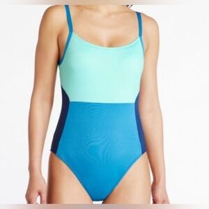 NWT L.L.Bean Women's Currents Swimwear
Scoopneck Tanksuit Color Block Size 8